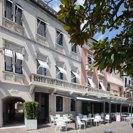 Del Benaco Hotel 3*