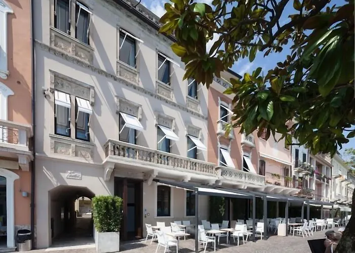 Del Benaco Hotel 3*